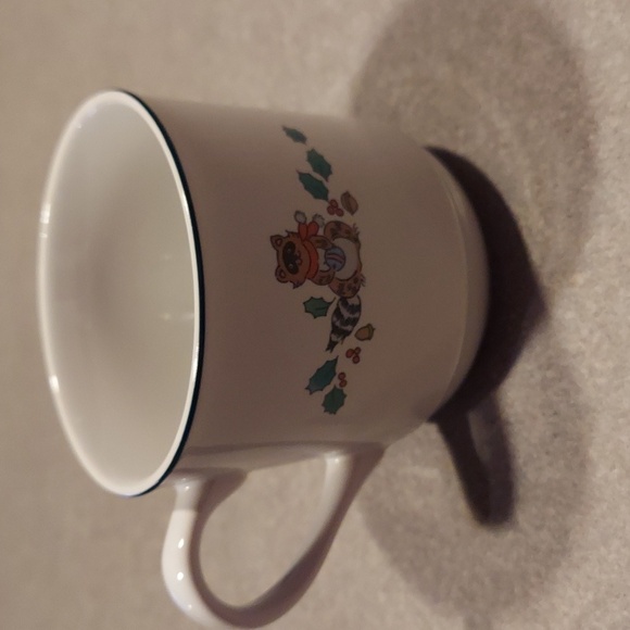 Ming Pao Woodland Christmas coffee cup - Picture 5 of 8